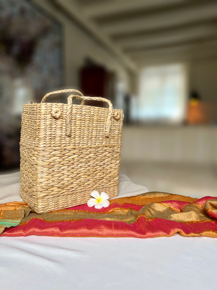 Buy MAIRO LIFESTYLE Kauna Grass Straw Wicker Handmade Boho Summer Beach  Tote Bag with Cream Tassel(Classic beige) (M) at Amazon.in